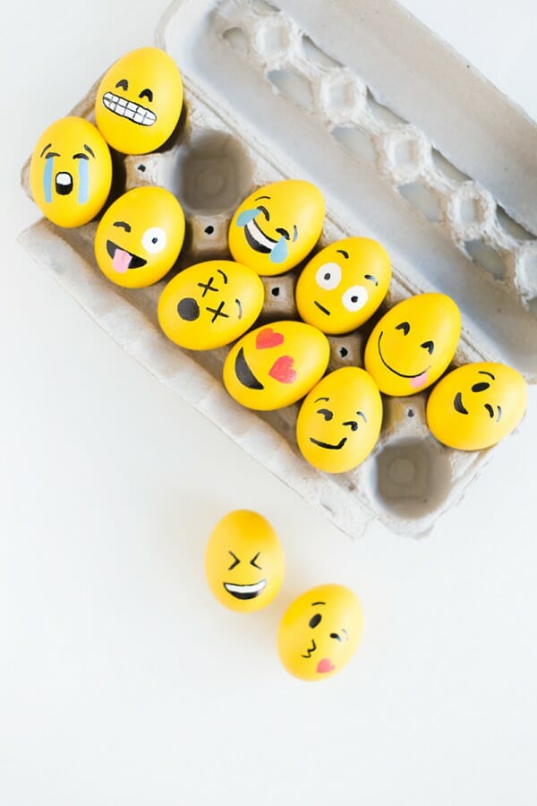 DIY-Emoji-Easter-Eggs4-600x900